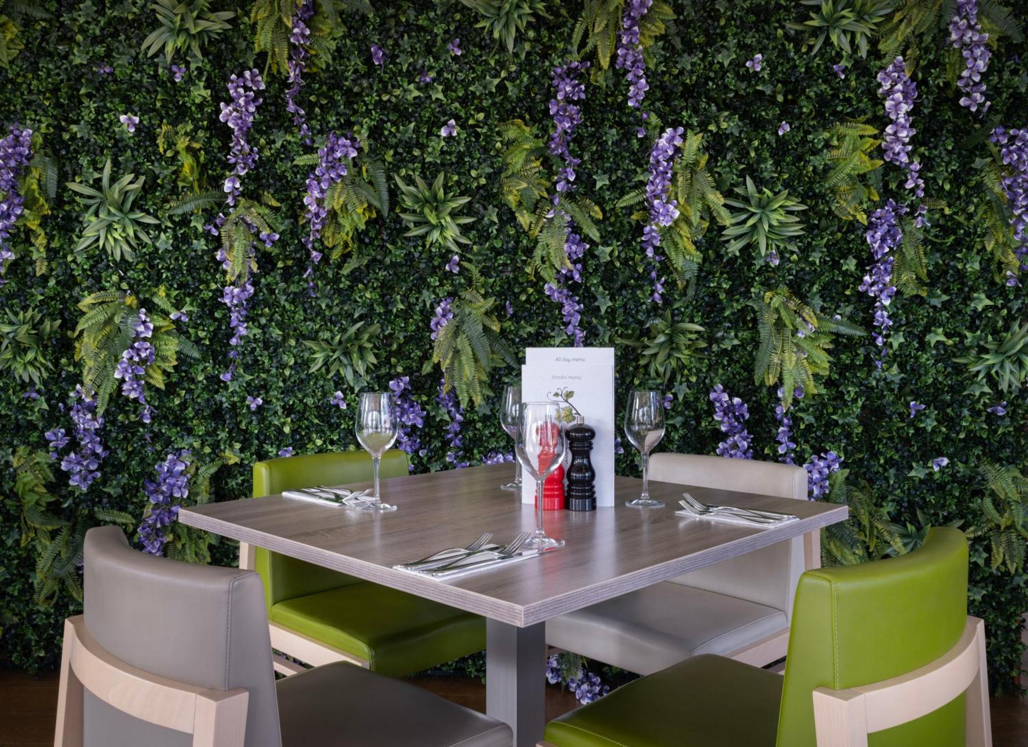 Holiday Inn Huntingdon Racecourse By Ihg Eksteriør billede