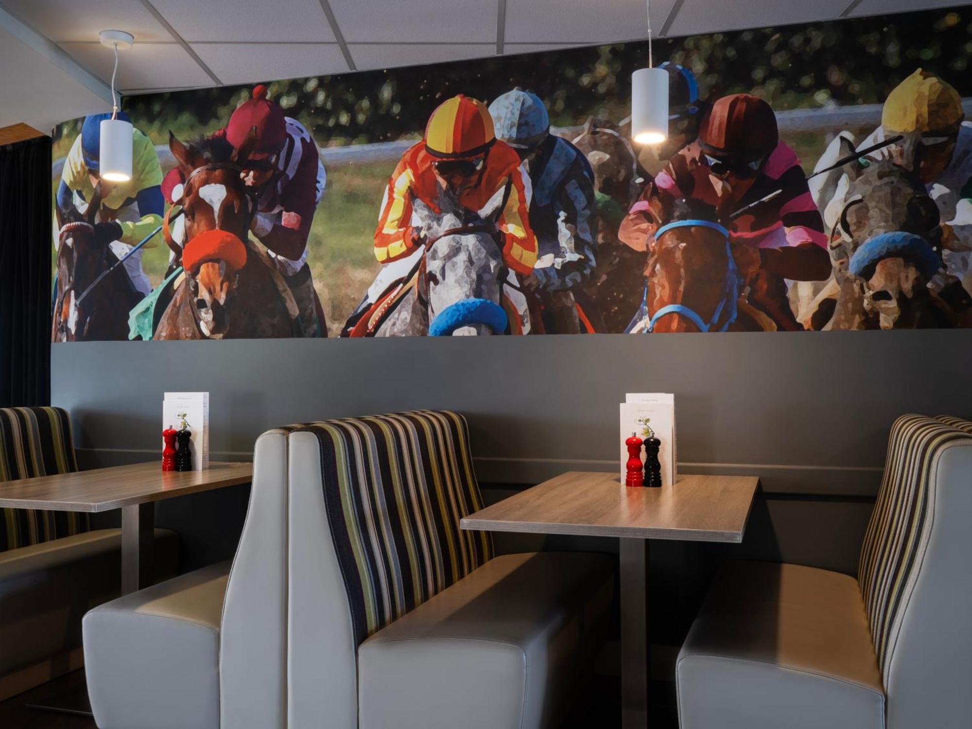Holiday Inn Huntingdon Racecourse By Ihg Eksteriør billede