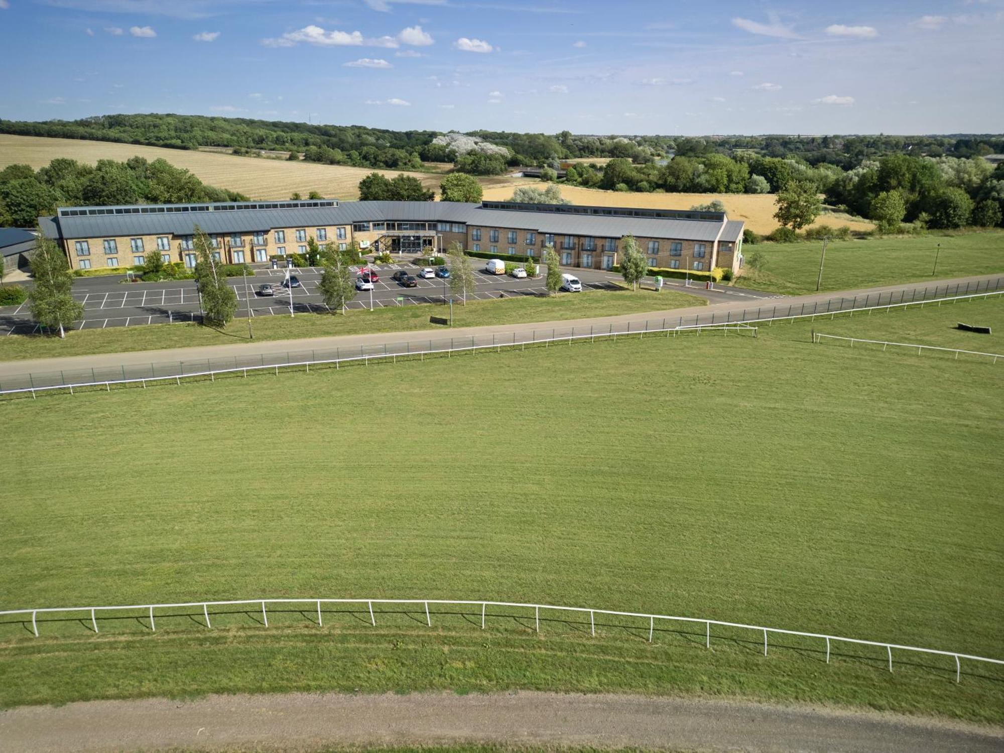 Holiday Inn Huntingdon Racecourse By Ihg Eksteriør billede